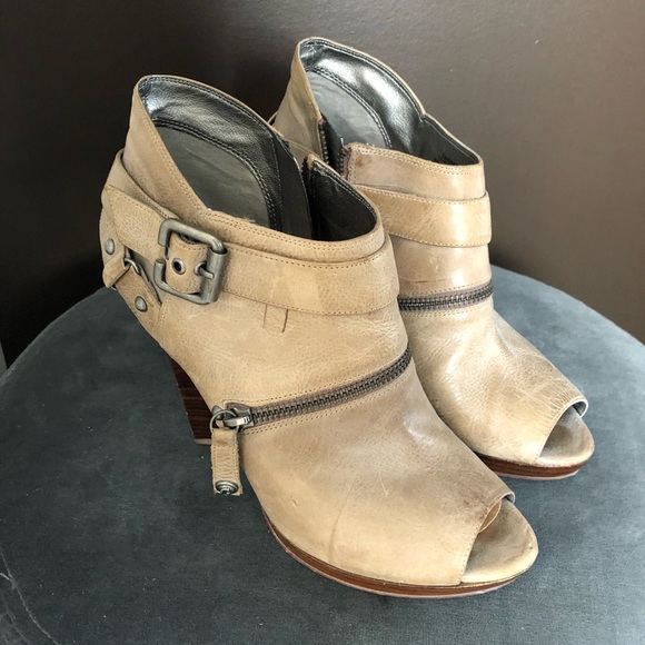 Guess Booties - Picture 3 of 5